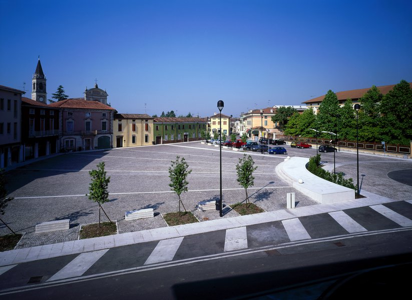 Piazza Garibaldi a Campitello (MN) 8